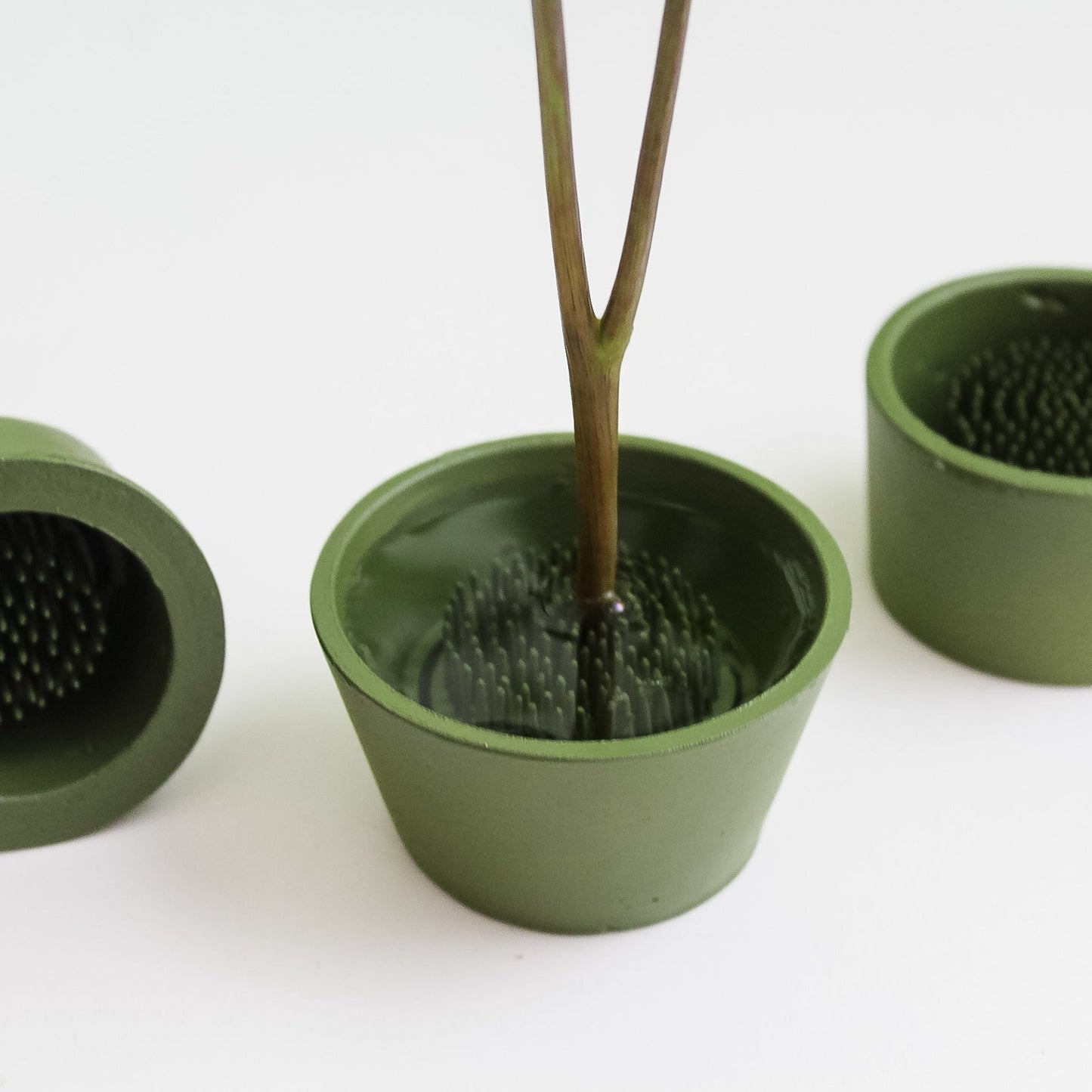 1-1/2" Round Pin Cup Flower Frogs